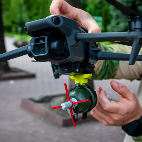 dron mavic 3 sa granatom dronovi.rs